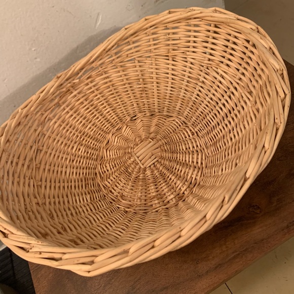 Pottery barn inspired Vintage Wicker Basket 🧺 - Picture 4 of 8